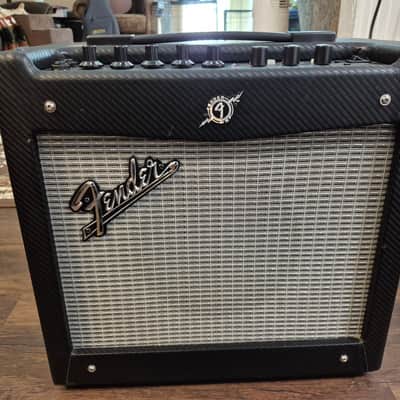 Fender Mustang I V.2 20-Watt 1x8" Modeling Guitar Combo 2013 - 2018 - Black image 1