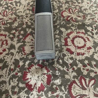 (Boxed) Vintage Sennheiser MD 441 with Leather Case, Discontinued Glass/ Translucent Mic Clip and MZT441 Desktop Stand 1970s - Black / Silver image 2