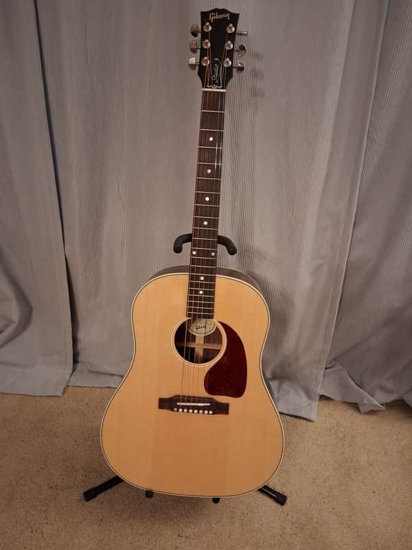 Gibson J45 Studio Rosewood w/ Gibson HARD CASE - NEVER USED