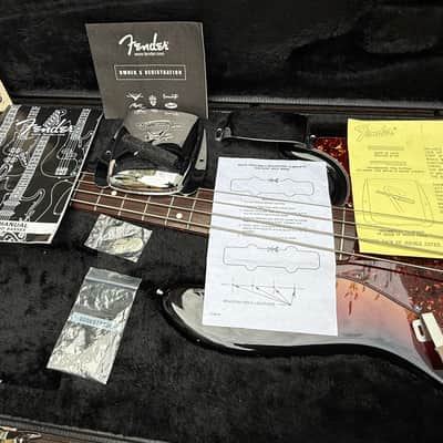 Fender AVRI '62 Jazz Bass 2006 in 3-Color Sunburst image 5