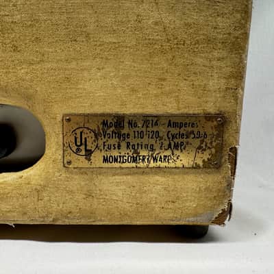 Vintage 1960s Montgomery Ward Airline Model 7214 In-Case Guitar Amplifier Metal/Wood Sticker Fully Restored image 4
