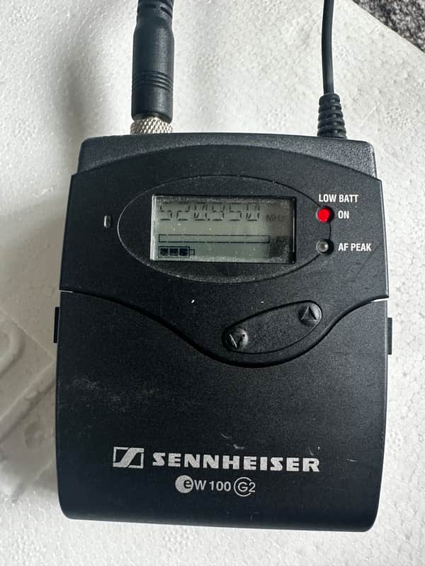 Sennheiser Evolution G2 100 Series UHF Wireless Instrument System - Black and Maroon image 1