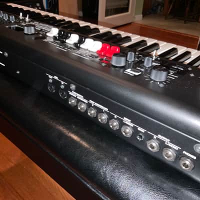 Yamaha YC61 61-Key Stage Keyboard image 8