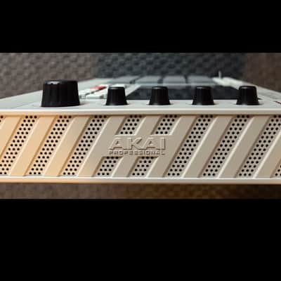 Akai MPC LIVE II RETRO EDITION 2021 + MPK PROFESSIONAL MINI MK4 KEYBOARD + SSD 1T + DECKSAVER + STAND image 4