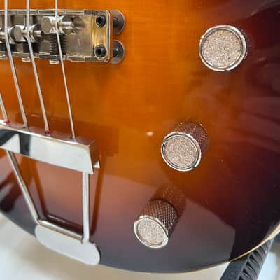 Duesenberg Violin Bass - 2-tone sunburst image 12