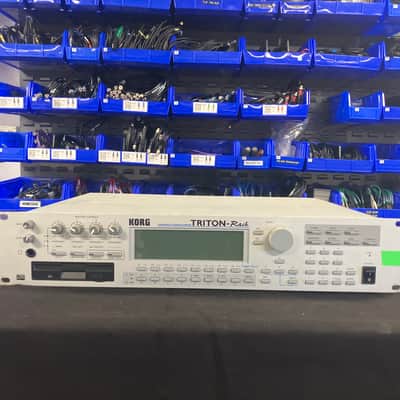 Korg RITON-Rack Expandable HI Synthesis Module/Sampler (2U) - white