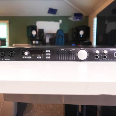 PreSonus Quantum Thunderbolt 2 Interface (Original, 26x32, 8 Preamps) image 1