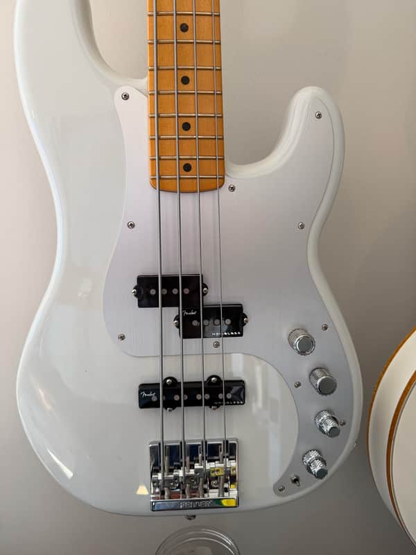 Fender American Ultra Precision Bass with Maple Fretboard | Reverb
