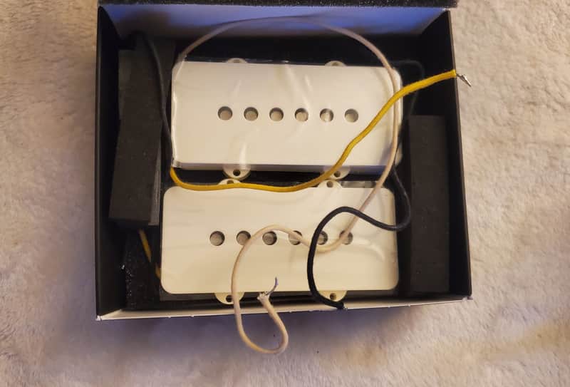 Lollar Black Bobbin Jazzmaster Pickups  2023 - Parchment image 1