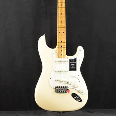 Fender Vintera III Late '60s Stratocaster Olympic White Maple Fingerboard image 2
