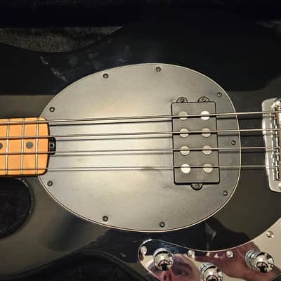 Ernie Ball Music Man StingRay 4 H with Maple Fretboard 1991- 1998 -  Black image 2