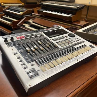 Roland MC-808 Groovebox 2010s - Silver image 10