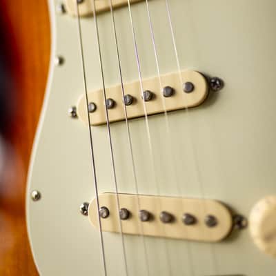 Fender Stratocaster 2015 - 3 color sunburst image 13