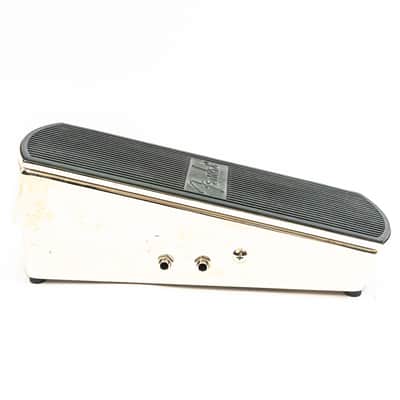 Fender Volume Pedal PR 726 – Passive Volume Pedal – Chrome Steel – Carrying Bag image 3
