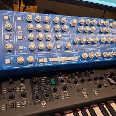GS-e7 Analog Polyphonic Synthesizer (Blue/White) image 2