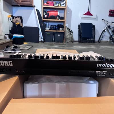 Korg Prologue 8 Polyphonic 49-Key 8-Voice Analog Synthesizer 2018 - Present - Black/Wood image 4