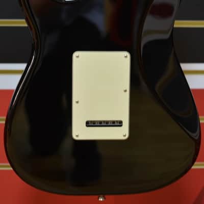American Professional II StratocasterÂ® Maple Fingerboard, Black B Stock image 2