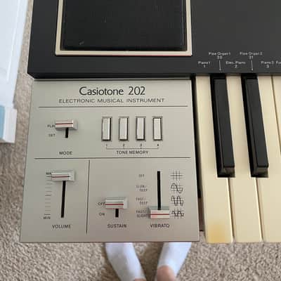 Casio CT-202 Casiotone 49-Key Synthesizer 1980s - Black No Vibrato image 2