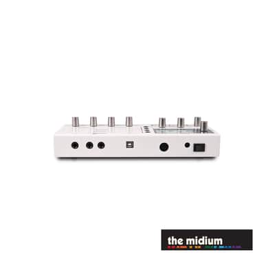 Waldorf Blofeld 25-voice digital sample and wavetable desktop VA synthesizer –– White image 2