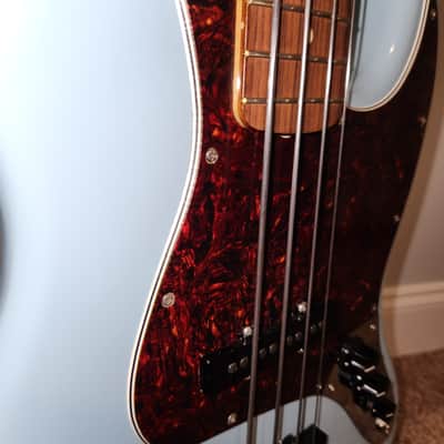 Fender Vintera '60s Jazz Bass with Pau Ferro Fretboard 2019 - Present - Daphne Blue image 8