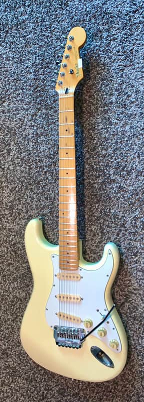 Vintage 1986 Fender Contemporary  Series Stratocaster electric guitar made in japan image 1