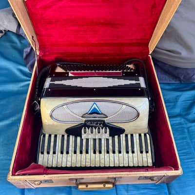 Vintage Italian Accordion, Iorio Candido- Original Box image 4