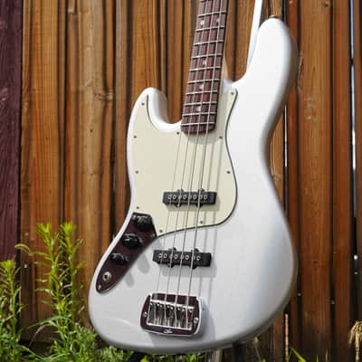 G&L USA Fullerton Deluxe JB MFD Silver Metallic Left Handed 4-String Electric Bass Guitar w/ Gig Bag (2025) image 6