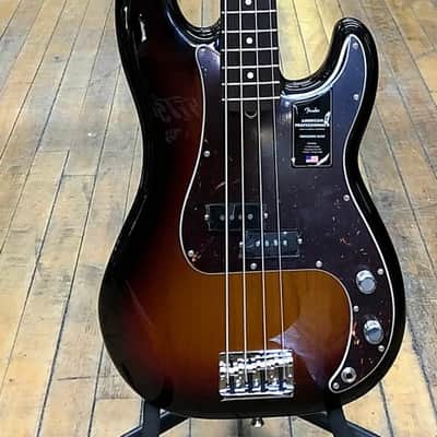 Fender American Professional II Precision Bass with Rosewood Fretboard 2020 - Present - 3-Color Sunburst image 4