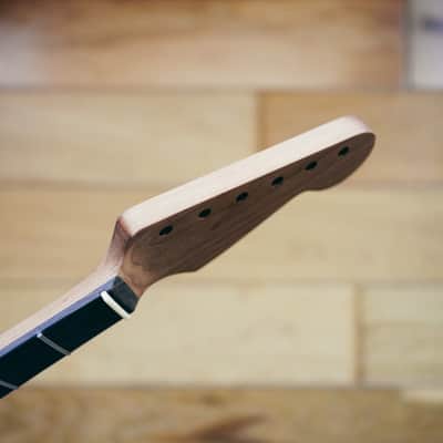 Stratocaster Neck – Roasted Maple & Rosewood | Unfinished | 21 Frets | Bone Nut image 4