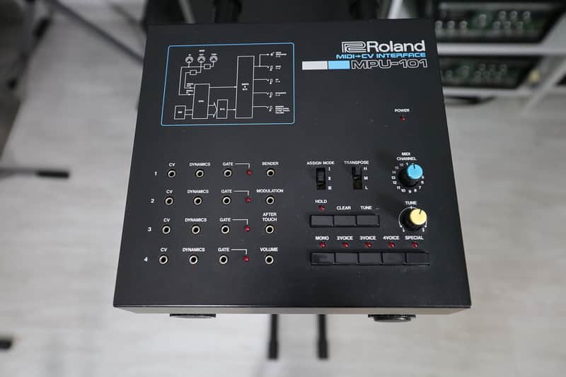 Roland MPU-101 MIDI-CV Interface with four channels + original manual image 1