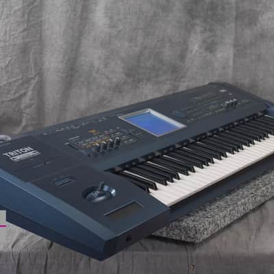 KORG TRITON Extreme Music workstation Synthesizer in Excellent Condition. image 3