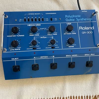 Roland GR300 Guitar Synthesizer