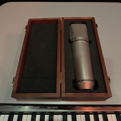 Vintage Neumann U 67 Large Diaphragm Multipattern Tube Condenser Microphone 1960s - Nickel image 2