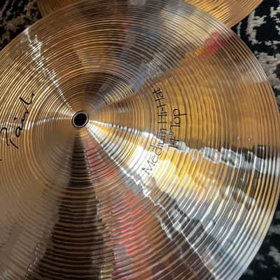 Paiste 14" Signature Medium Hi-Hat Cymbals (Pair) - Traditional image 2