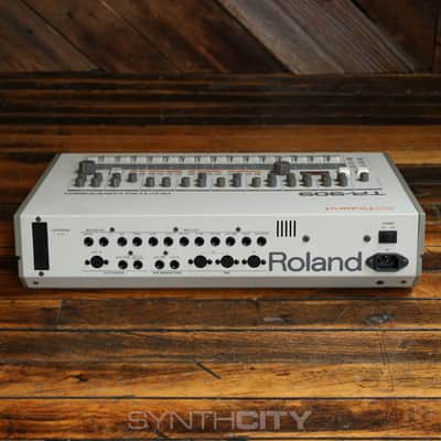 Roland TR-909 Rhythm Composer - White image 2