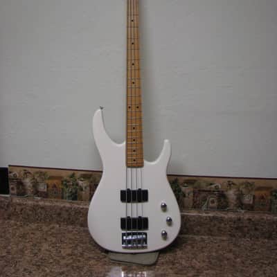 Peavey Foundation Bass Guitar 1994 Antique White image 3
