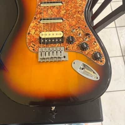 Fender "Dressed up" Stratocaster 2018 - Tobacco Sunburst image 2