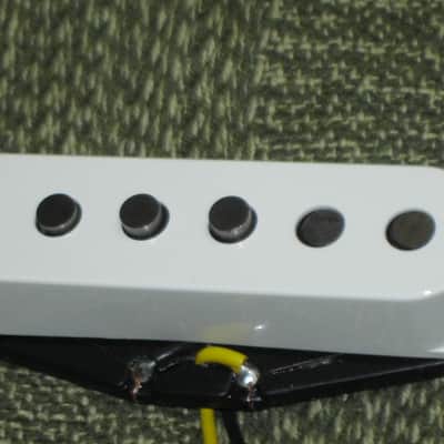very near A+ (rarely used) genuine Fender Tex-Mex Stratocaster Bridge Single Coil Pickup, 7.4k full strength, White Cover (p/n # 50659000) +screws & rubber bushings, Alnico 5 magnets, staggered pole pieces, Polysol magnet wire, vinyl output wires image 5