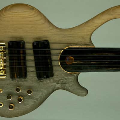 Ritter Royal "The Stone Age Roya" 5 string Fretless Bass image 3
