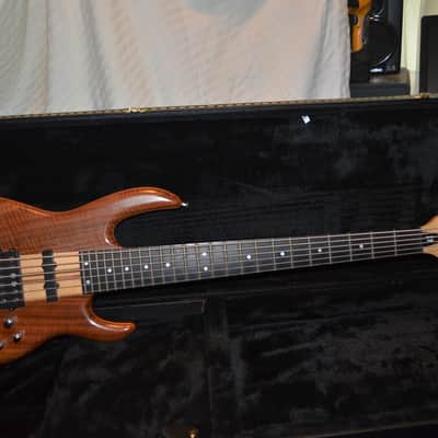 Carvin lb76 6 string bass guitar walnut image 5