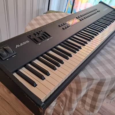 * Amazing Condition * Alesis QS8.1 Music Synthesizer