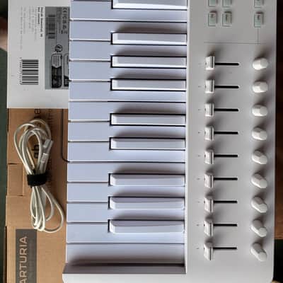 Arturia KeyLab Essential 49 MkIII MIDI Controller 2024 - Present - Alpine White image 4