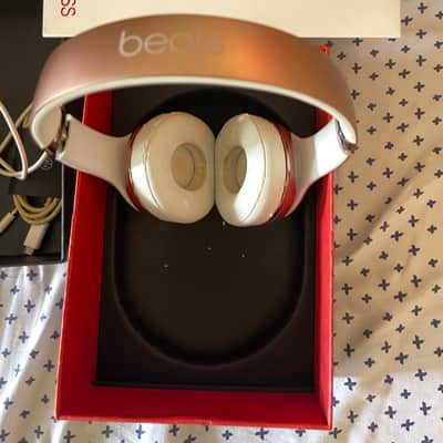Beats By Dre Solo 3 Wireless rose Headphones image 8