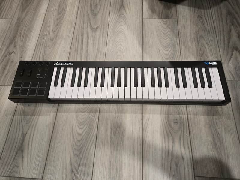 Alesis V49 49-Key USB MIDI Controller with Beat Pads 2017 - 2022 - Black image 1