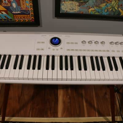 Arturia AstroLab 61-Key Stage Keyboard 2024 - Present White image 1