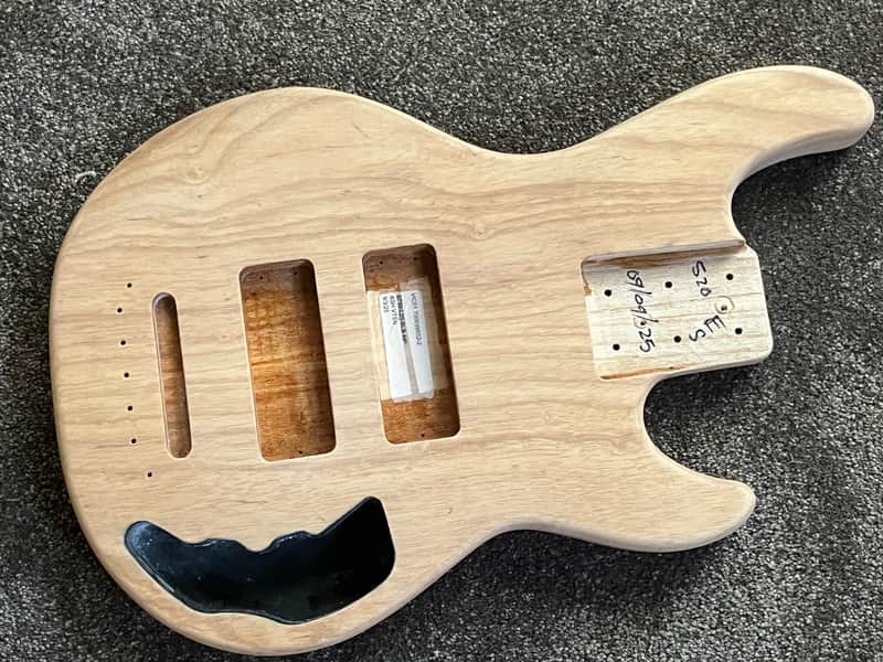 G&L CLF Research L-2500 S750 bass body V USA base coat ash image 1