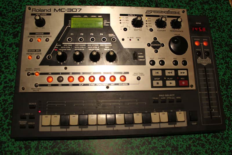 Roland MC-307 groovebox 入手困難・伝説】Roland groovebox MC-307