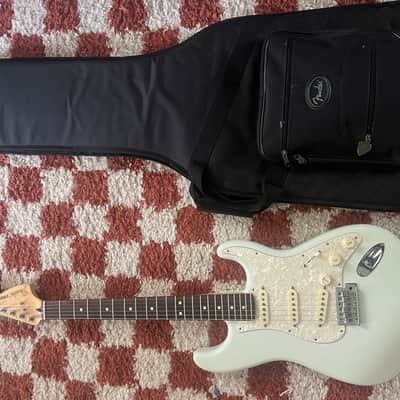 Fender Deluxe Roadhouse Stratocaster with Rosewood Fretboard 2014 - 2015 - Sonic Blue image 5