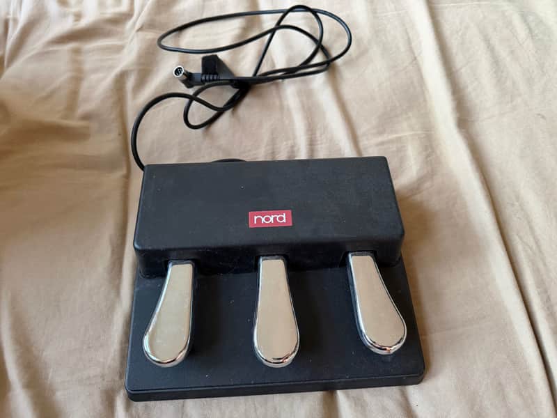 Nord Triple Pedal 2 - 2024 - Black image 1