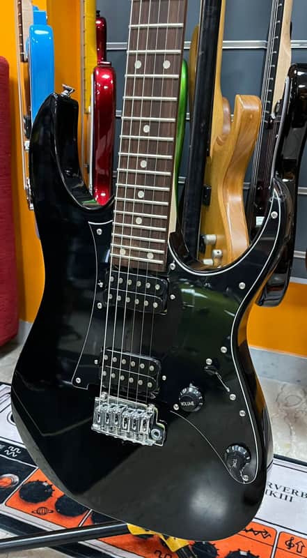Ibanez Giò Black electric guitar image 1